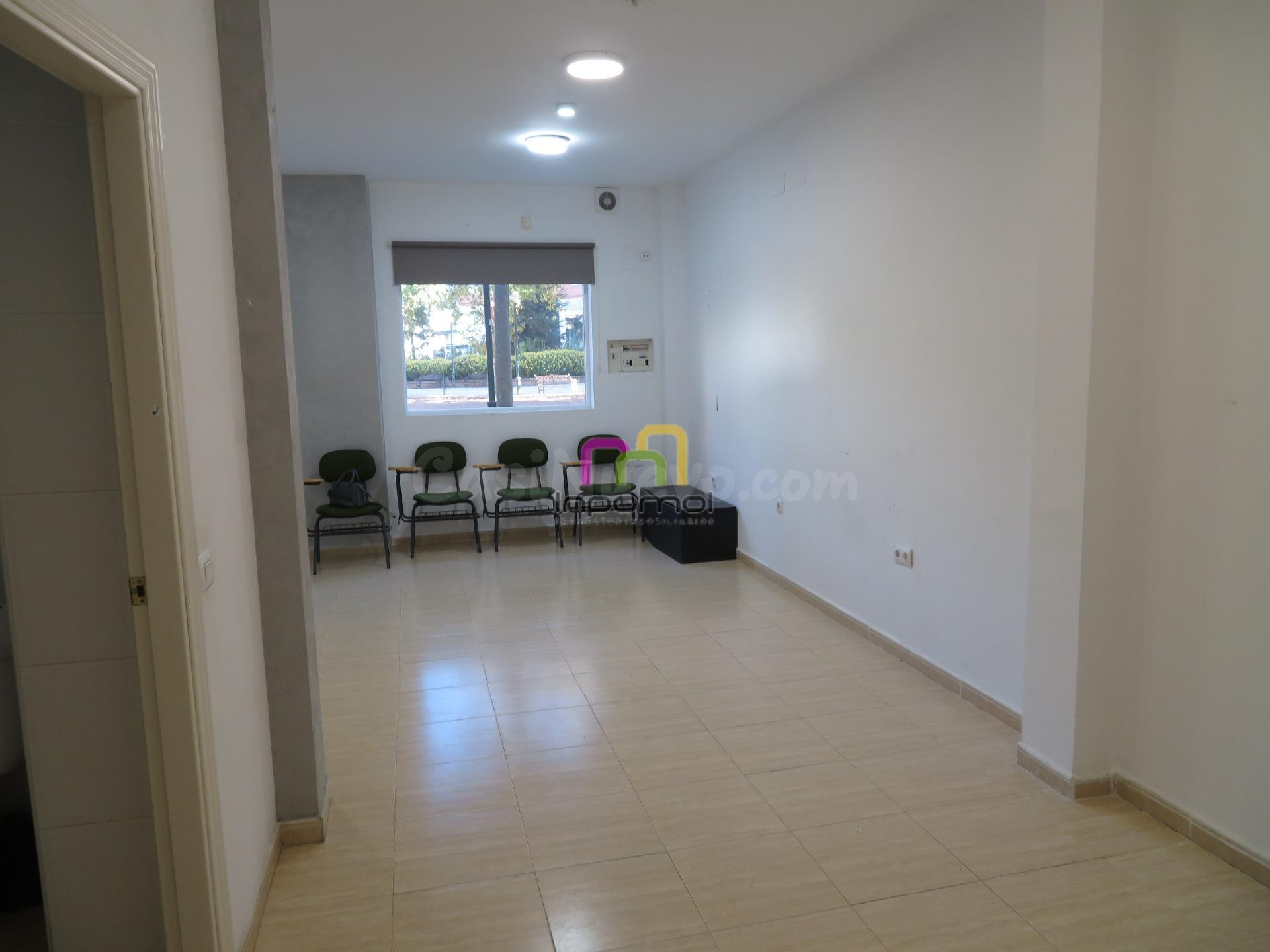 ALQUILER LOCAL ADAPTADO PARA OFICINA - foto 2