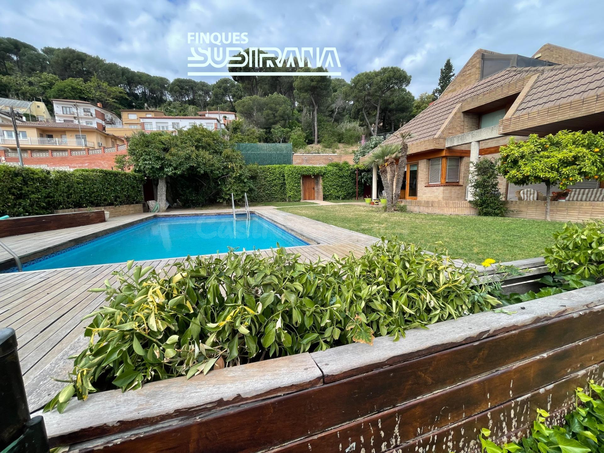 ESPECTACULAR VILLA D'AUTOR A CAPELLADES: ARQUITECTURA SENYOR
