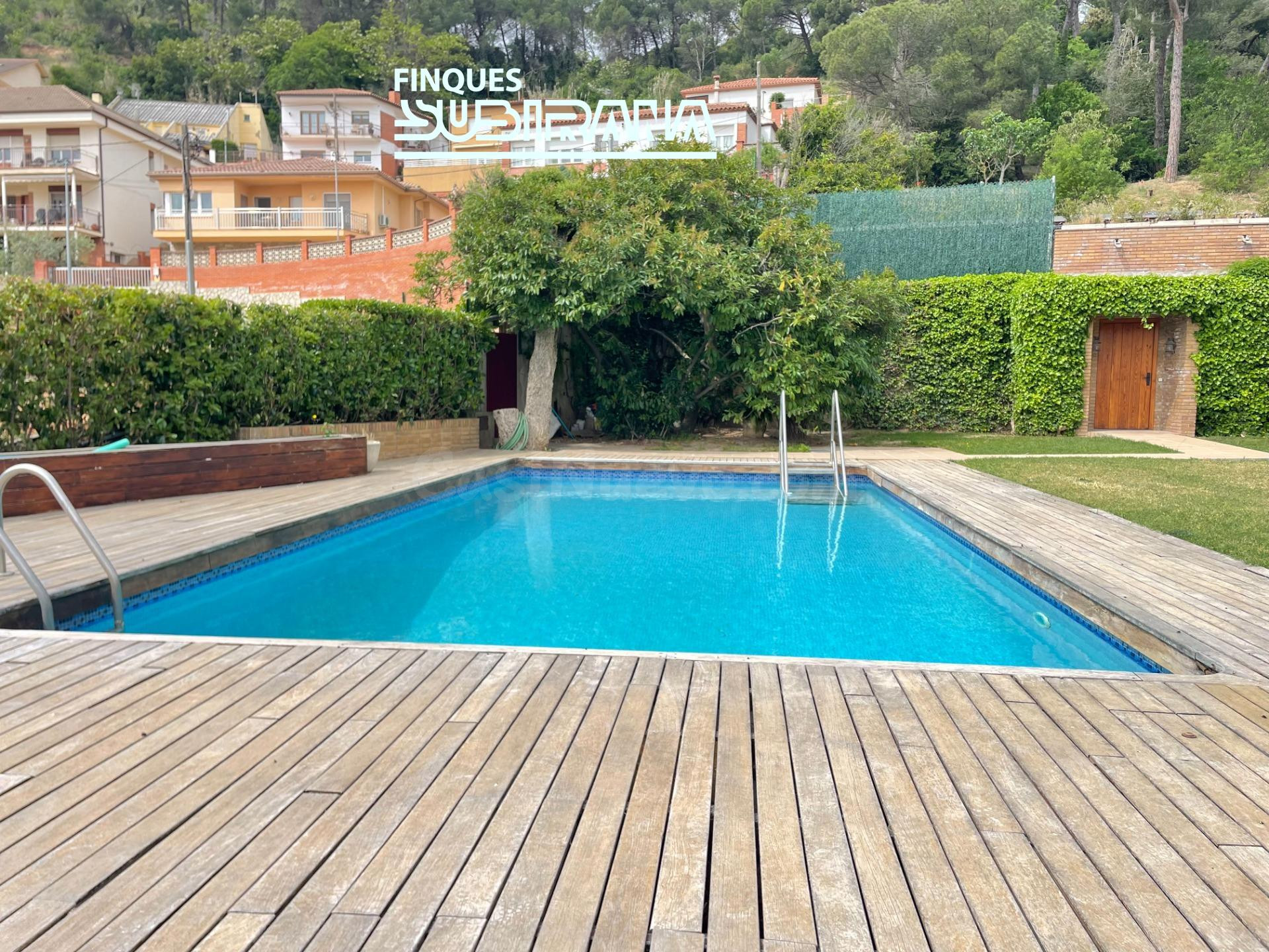 ESPECTACULAR VILLA D'AUTOR A CAPELLADES: ARQUITECTURA SENYOR - foto 4
