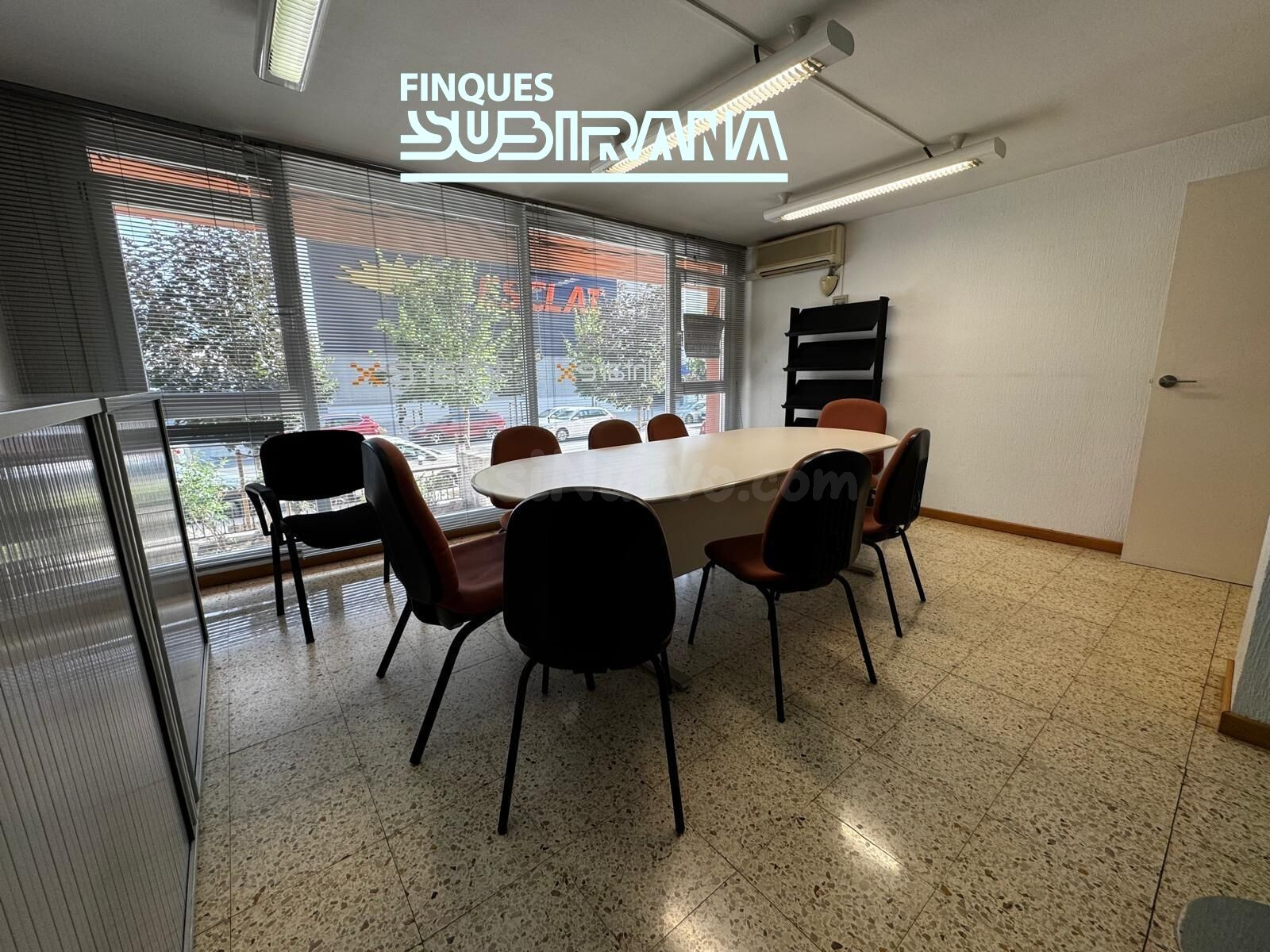 Local comercial lluminós i versàtil en una ubicació excel·le - foto 4