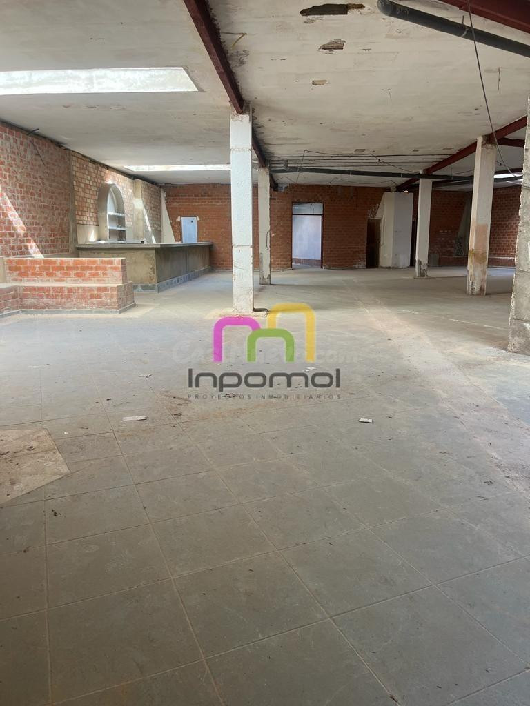 GRAN LOCAL EN BRUTO EN PLENO CENTRO!! - foto 3