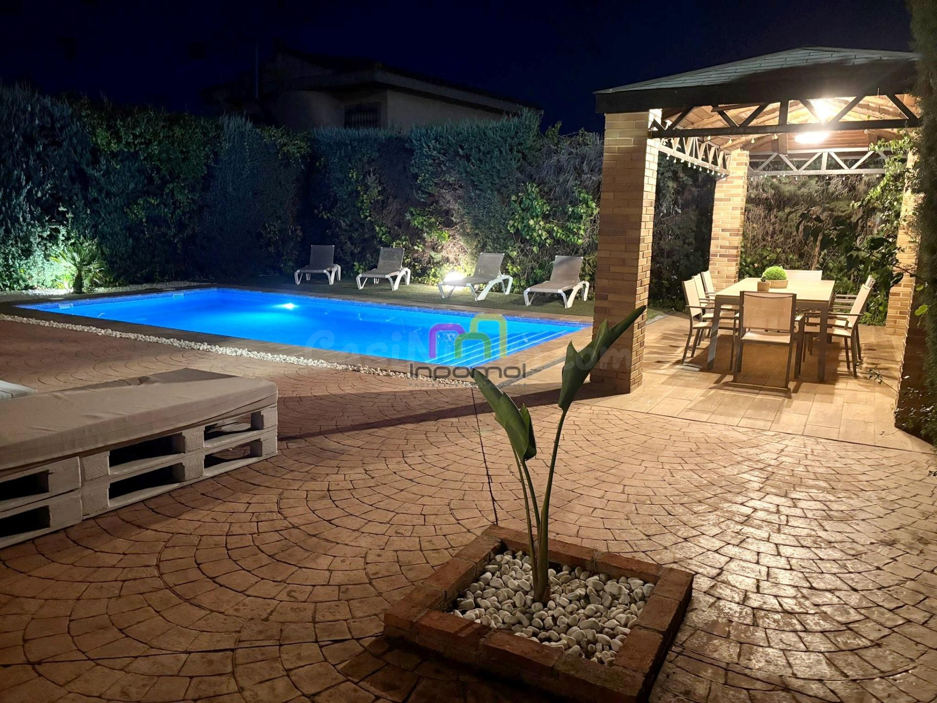 EXCLUSIVO CHALET EN LAS VAGUADAS, BADAJOZ - ¡ TU NUEVO HOGAR TE ESPERA!