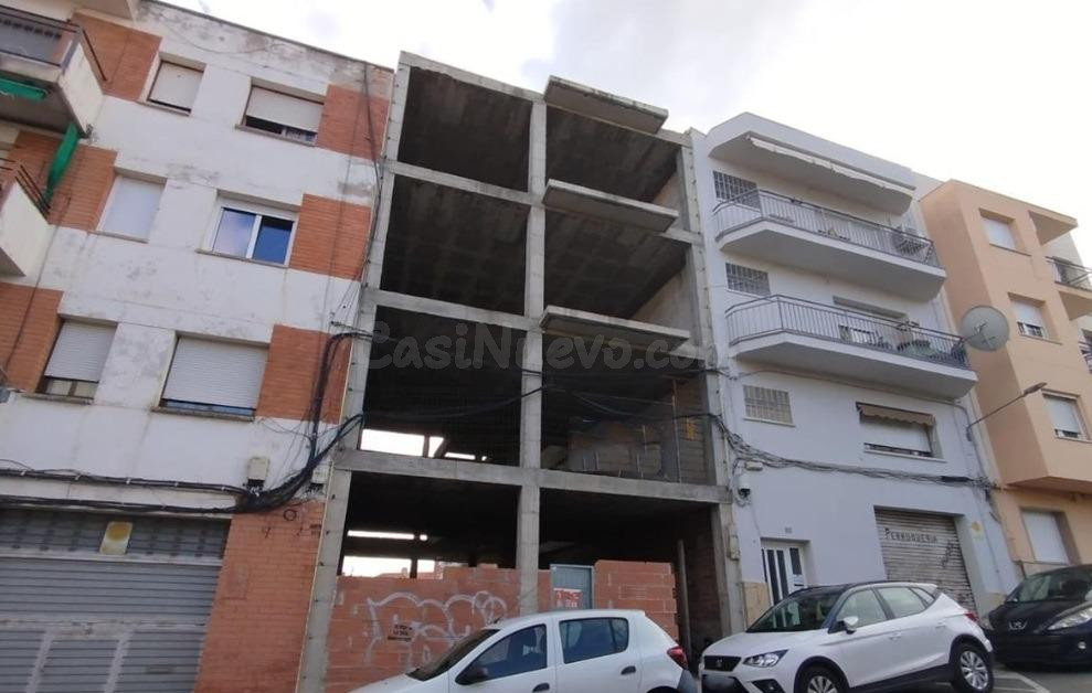 EDIFICI EN CONSTRUCCIÓ A ESPARREGUERA