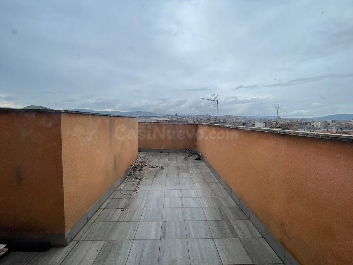 EDIFICI EN CONSTRUCCIÓ A SANTA MARGARIDA DE MONTBUI - foto 2