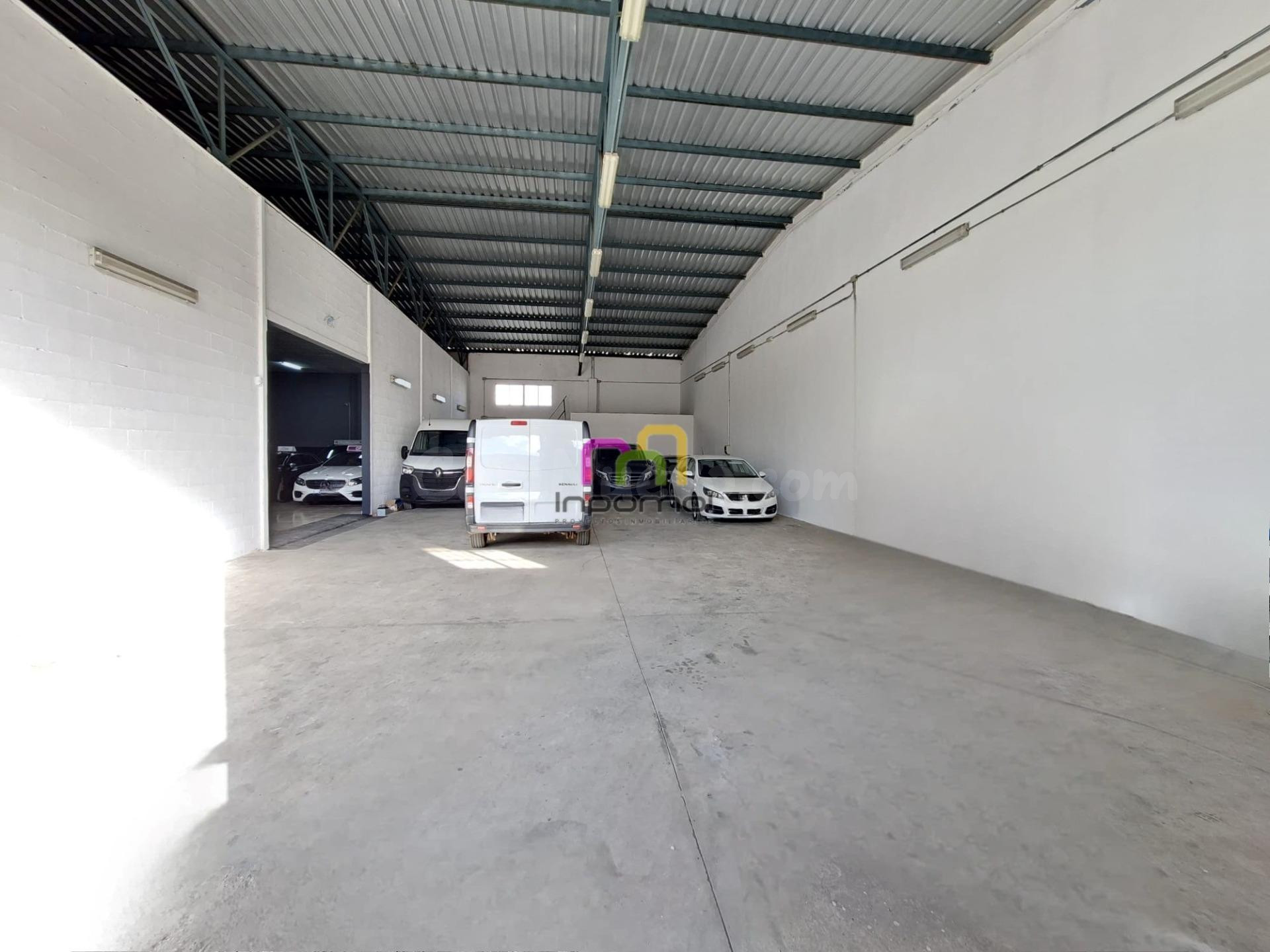 AMPLIA NAVE INDUSTRIAL EN EL POL. IND. EL NEVERO, BADAJOZ - OPORTUNIDAD ÚNICA