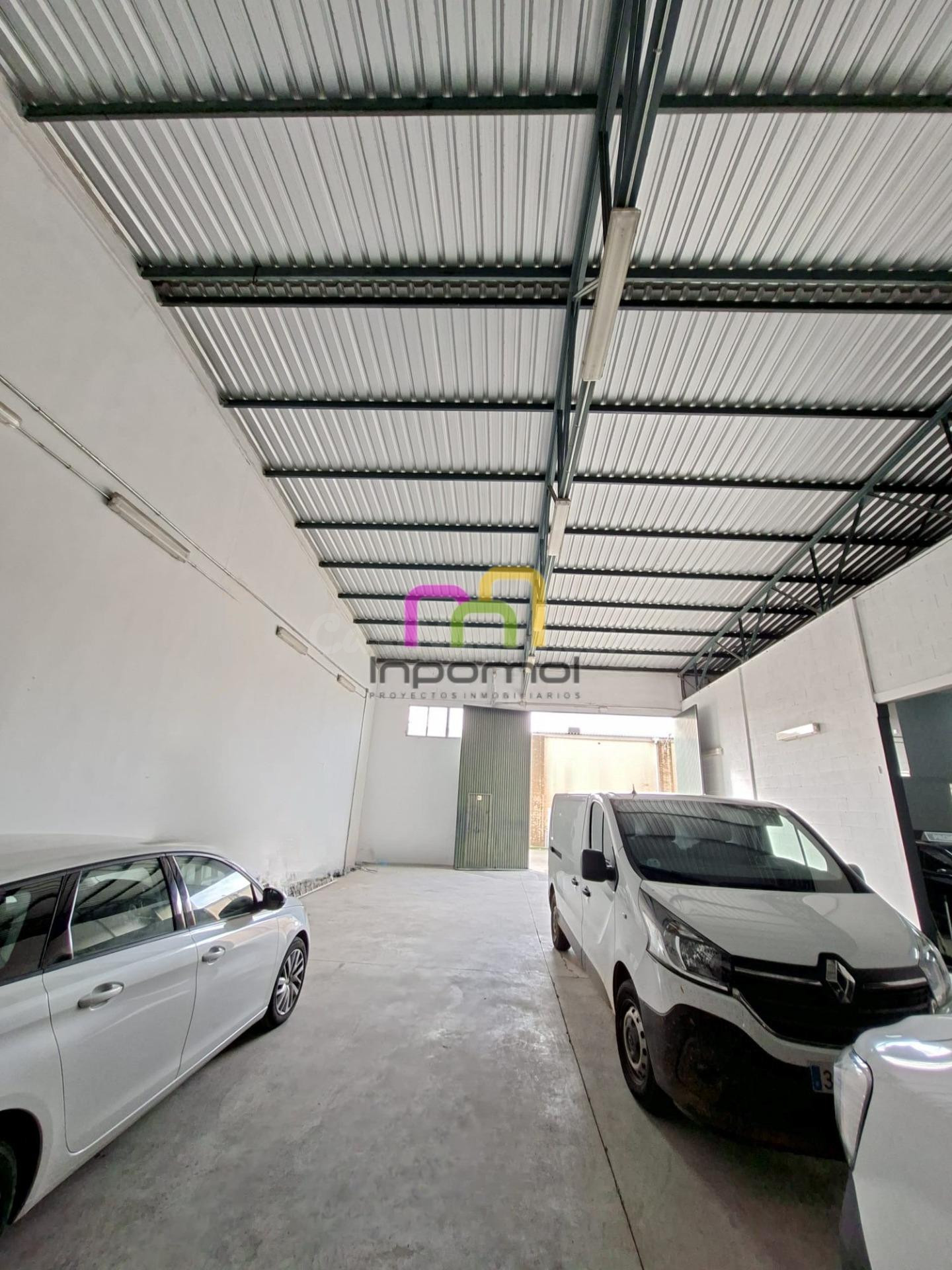 AMPLIA NAVE INDUSTRIAL EN EL POL. IND. EL NEVERO, BADAJOZ -  - foto 3