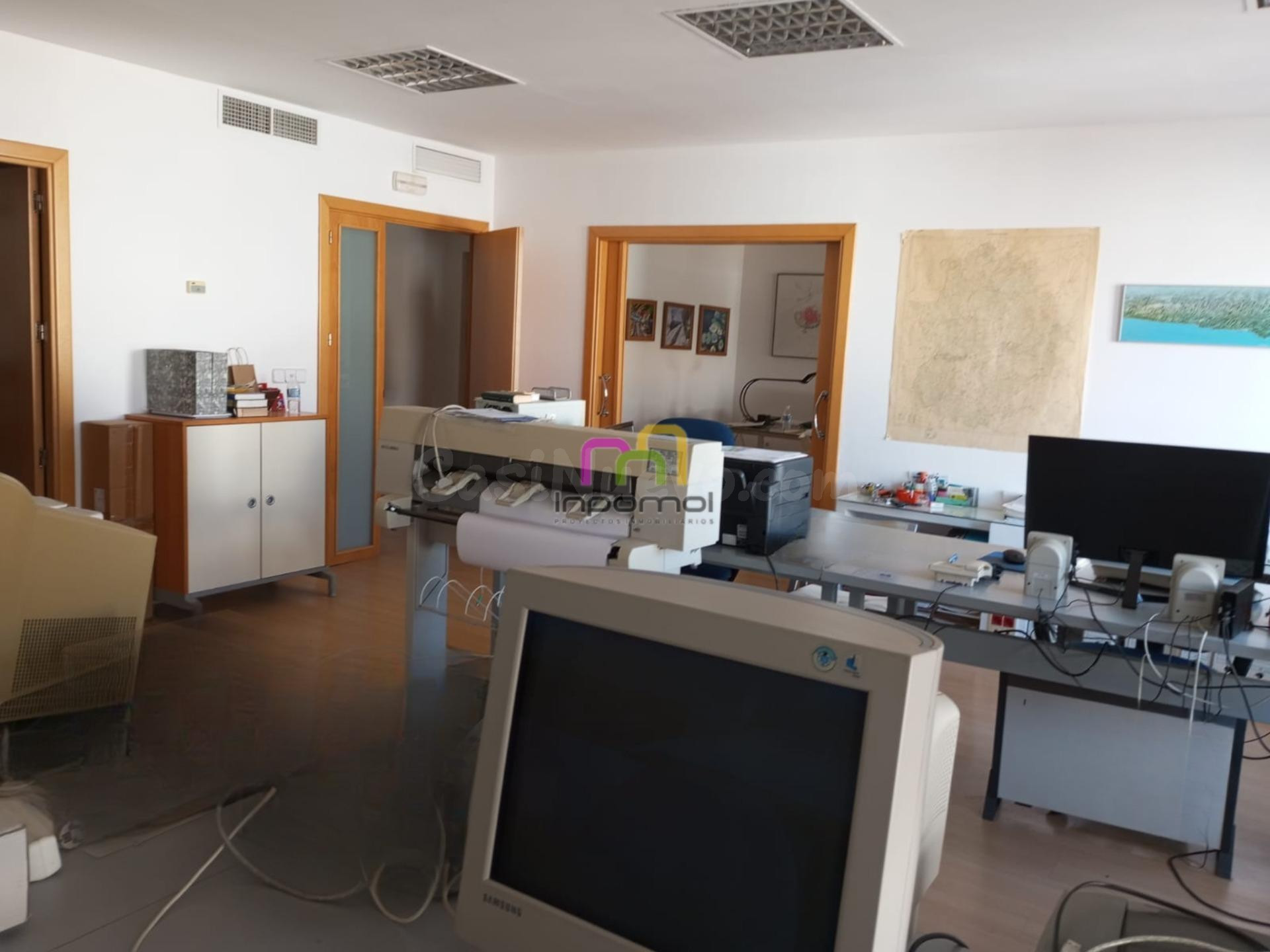 AMPLIA OFICINA MUY BIEN UBICADA; BADAJOZ: ¡TU ESPACIO IDEAL  - foto 3