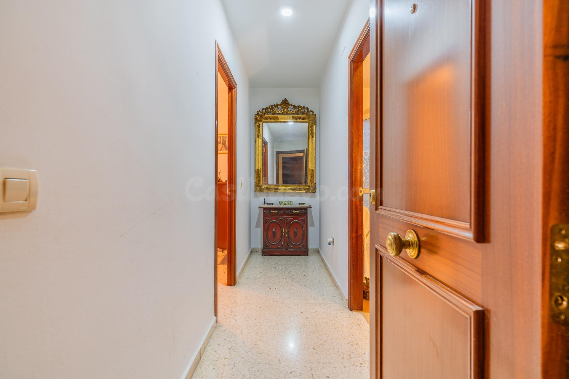 MODERNO APARTAMENTO DE 2 DORMITORIOS, PATIO, GARAJE Y ASCENSOR. - foto 3