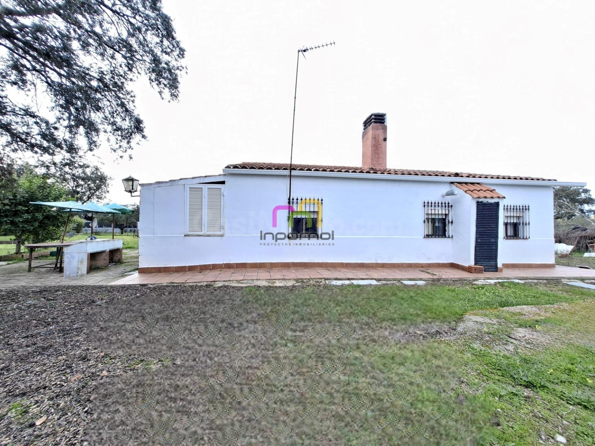 CASA CON TERRENO EN TRES ARROYOS, BADAJOZ - OPORTUNIDAD ÚNICA