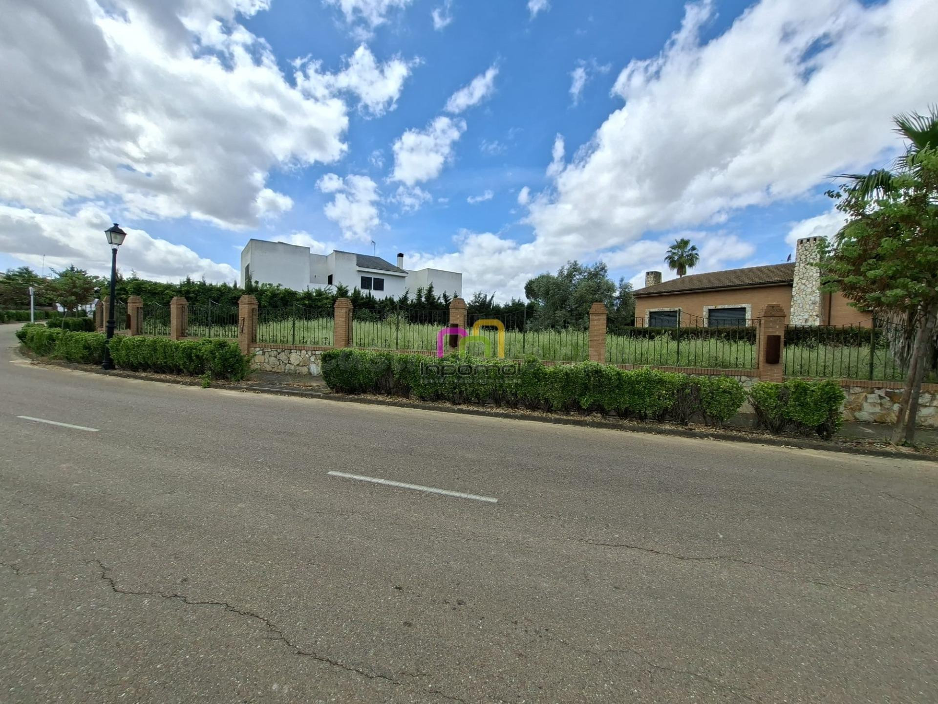 OPORTUNIDAD ÚNICA: PARCELA EN URB. CAMPO DE GOLF, BADAJOZ - foto 2