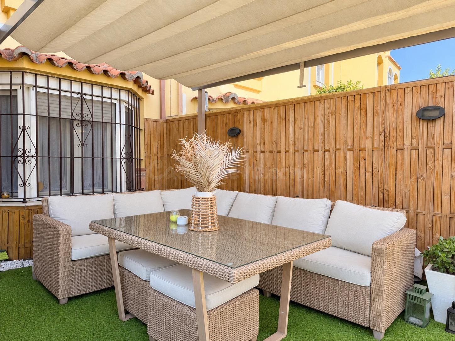 ADOSADA REFORMADA EN URBANIZACIÓN CARTUJA ESTE CON 2 PATIOS - foto 2