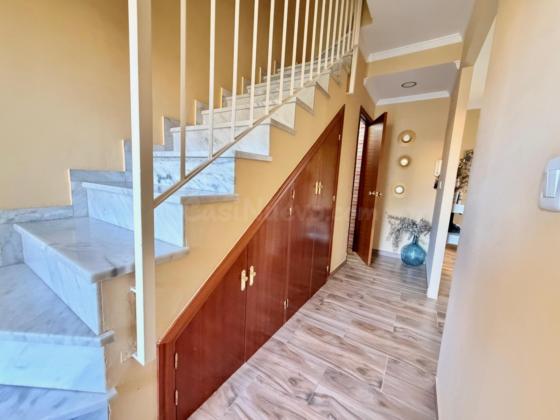 ADOSADA REFORMADA EN URBANIZACIÓN CARTUJA ESTE CON 2 PATIOS - foto 4