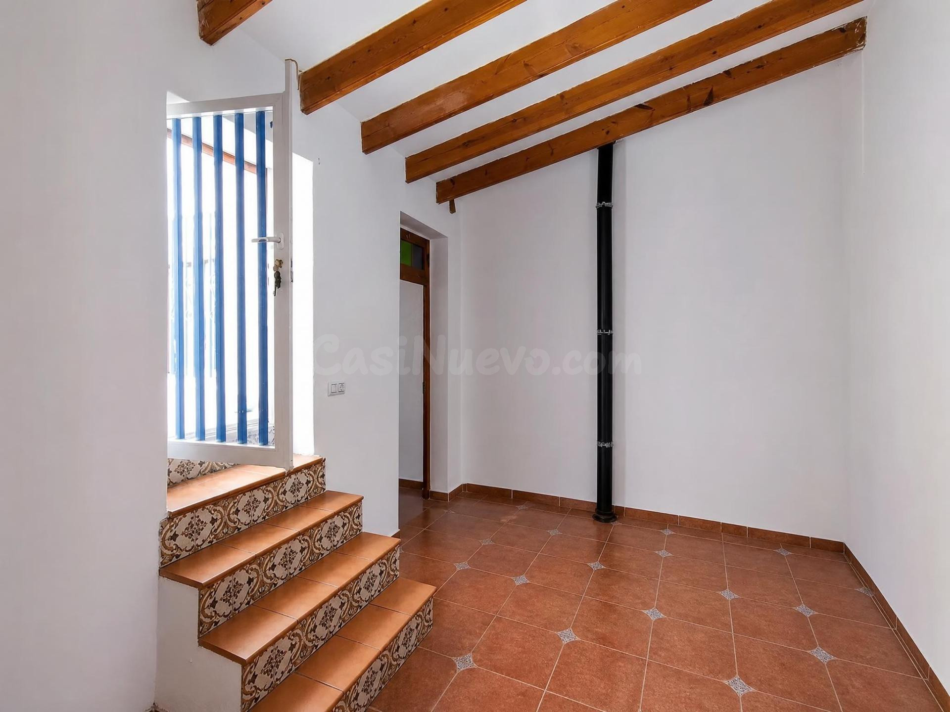 CASA ADOSADA DE PUEBLO CON DOS ACCESOS: DOS CALLES, DOS ALTU - foto 4