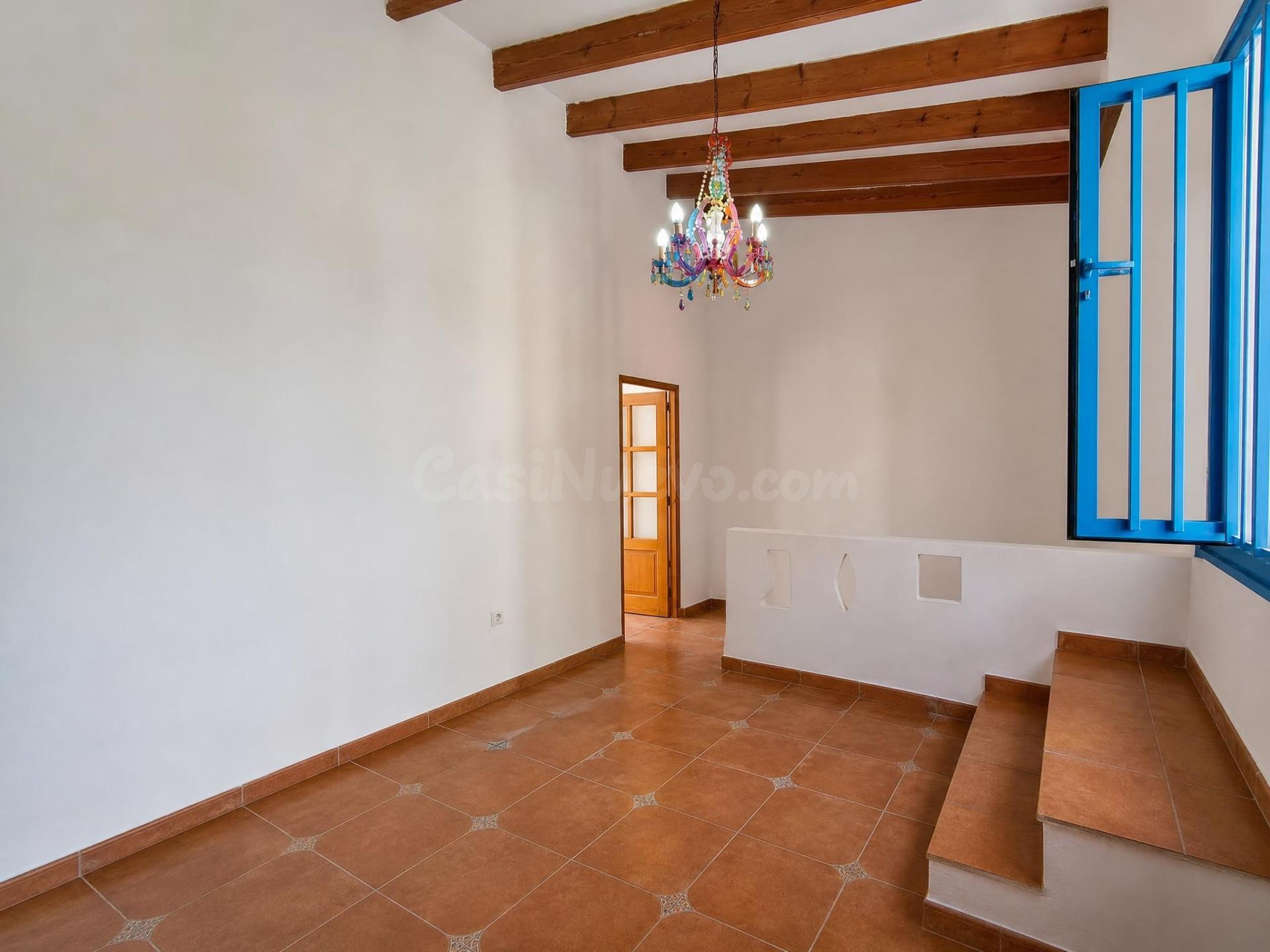 CASA ADOSADA DE PUEBLO CON DOS ACCESOS: DOS CALLES, DOS ALTU - foto 5