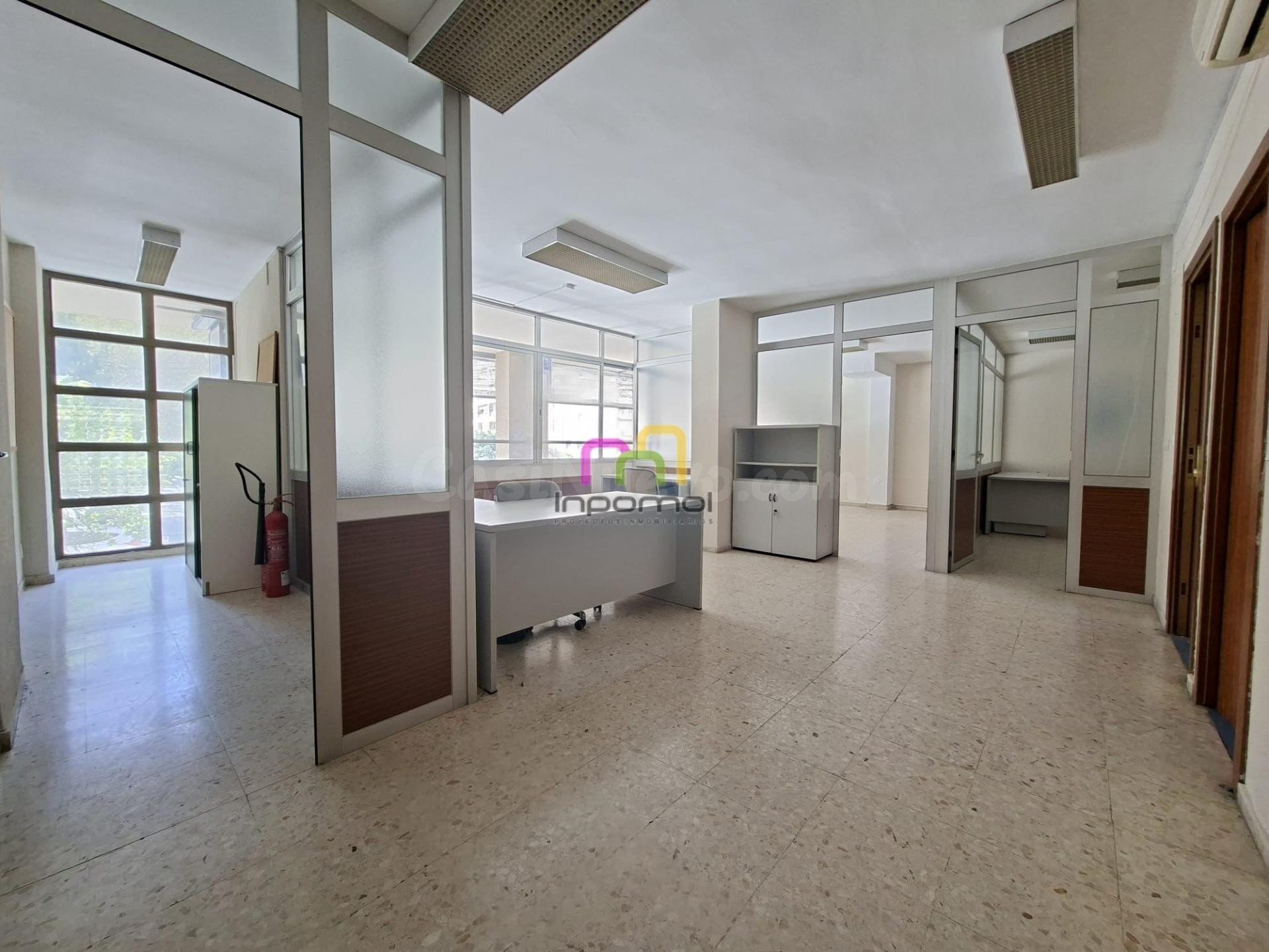 OFICINA EN VENTA EN EL CENTRO DE BADAJOZ - CON POSIBILIDAD DE ADAPTACIÓN A VIVIENDA