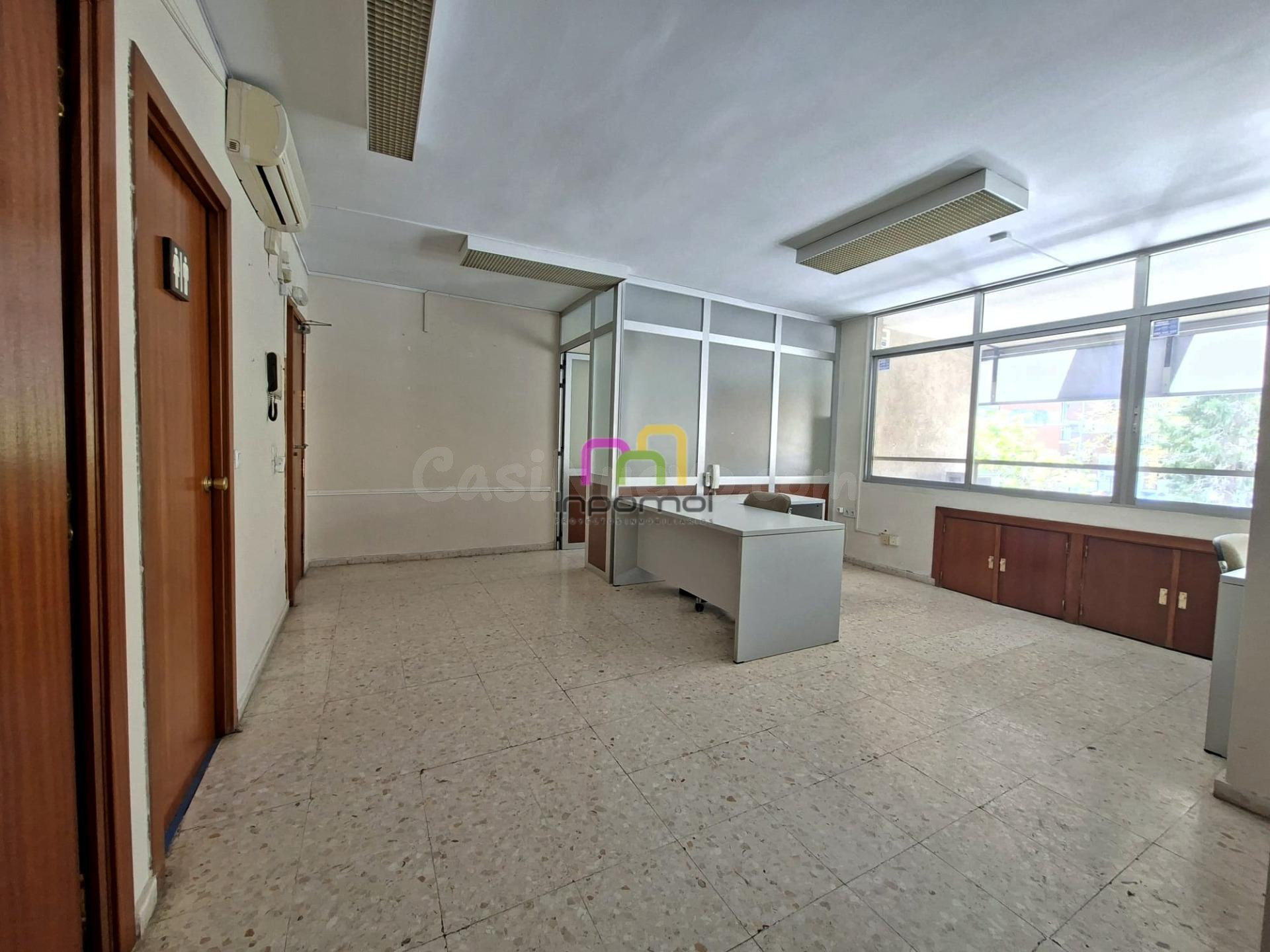 OFICINA EN VENTA EN EL CENTRO DE BADAJOZ - CON POSIBILIDAD DE ADAPTACIÓN A VIVIENDA - foto 3