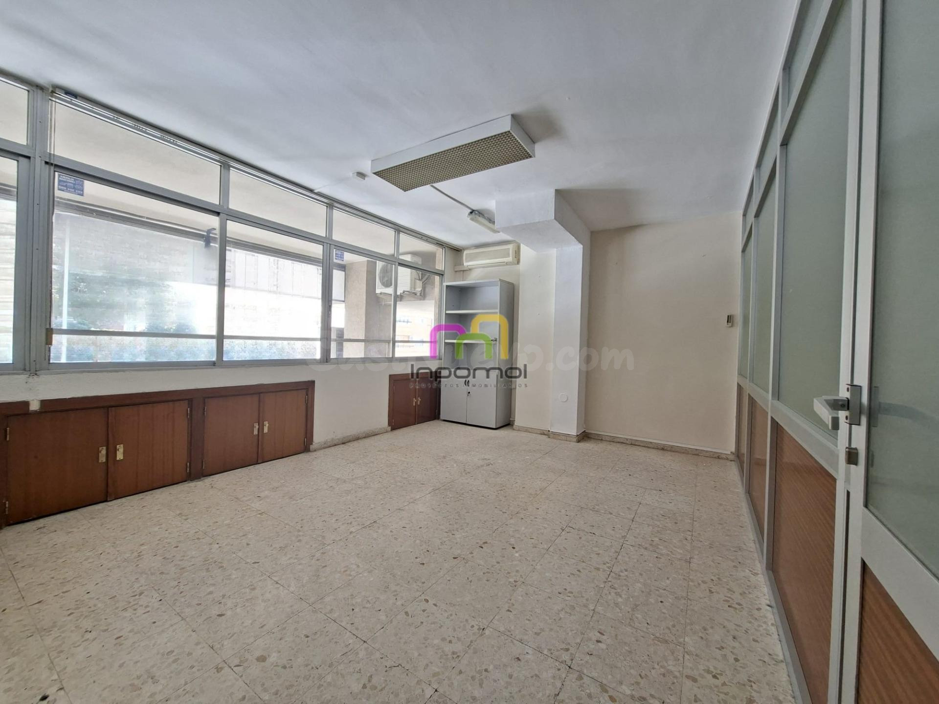 OFICINA EN VENTA EN EL CENTRO DE BADAJOZ - CON POSIBILIDAD DE ADAPTACIÓN A VIVIENDA - foto 4