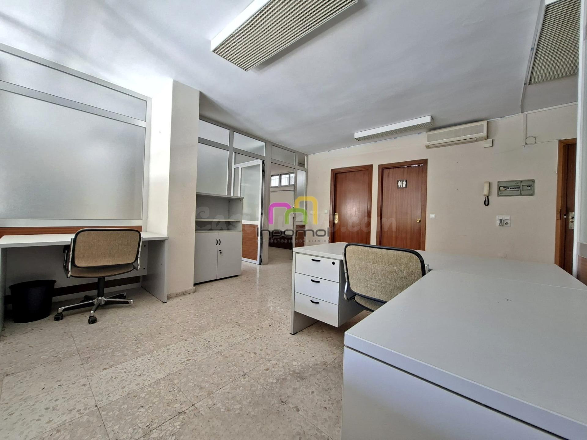 OFICINA EN VENTA EN EL CENTRO DE BADAJOZ - CON POSIBILIDAD DE ADAPTACIÓN A VIVIENDA - foto 5