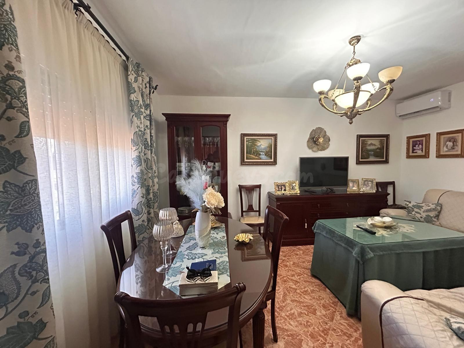 ¡CASA PARA ENTRAR A VIVIR CON TERRENO DE 1800M2! - foto 2