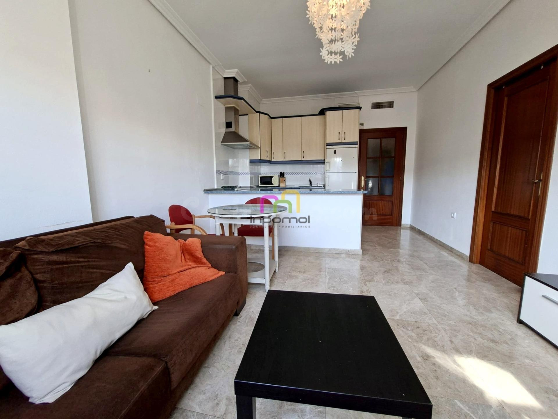 AMPLIA OFICINA CONVERTIDA EN VIVIENDA EN HUERTA ROSALES, BADAJOZ - ¡IDEAL PARA INVERSORES! ✨ - foto 3