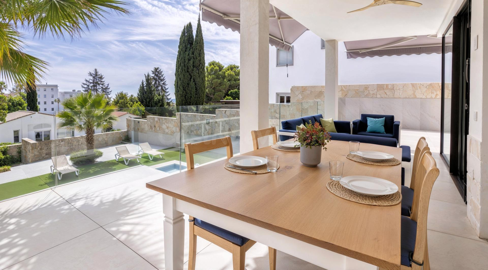 EL PINAR, TORREMOLINOS: CINCO DORMITORIOS, ENERGÍA SOLAR Y U - foto 3