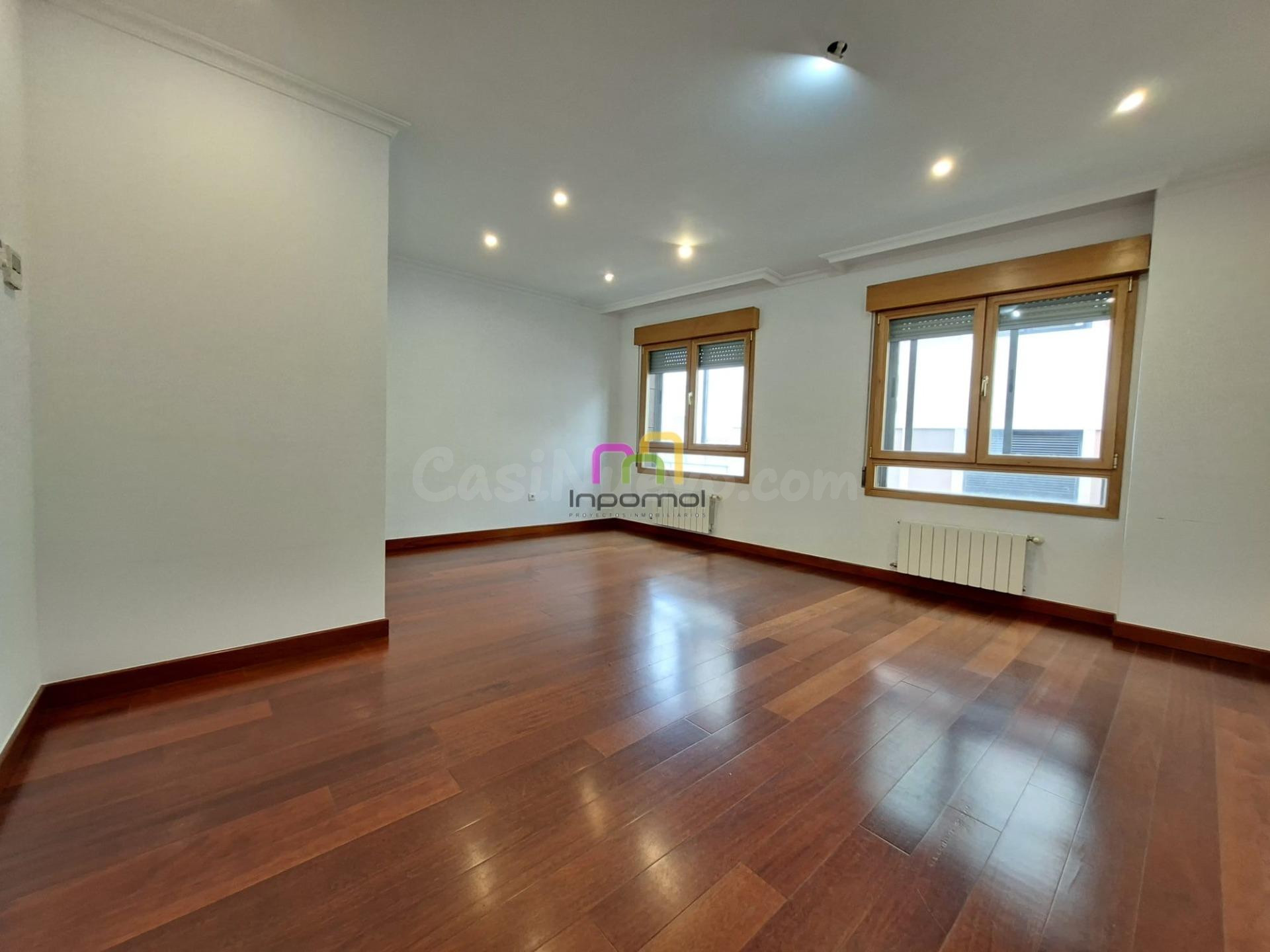 ALQUILER SIN MUEBLES - AMPLIO APARTAMENTO EN EL CORAZÓN DE BADAJOZ - foto 2