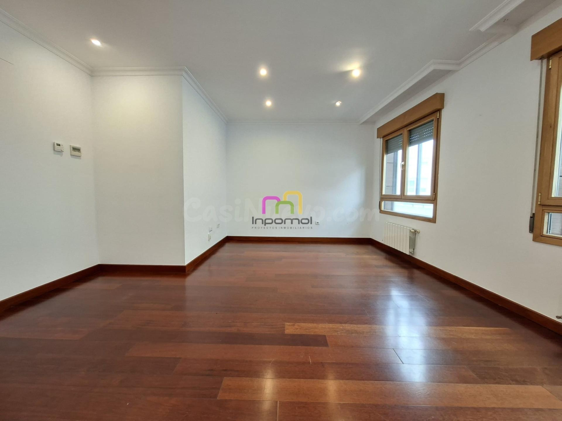 ALQUILER SIN MUEBLES - AMPLIO APARTAMENTO EN EL CORAZÓN DE BADAJOZ - foto 3