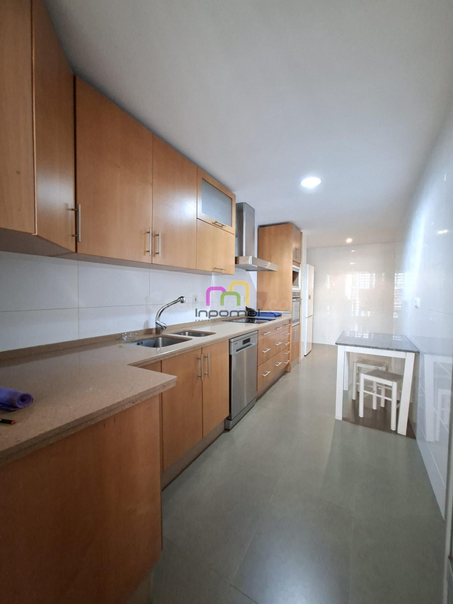 ALQUILER SIN MUEBLES - AMPLIO APARTAMENTO EN EL CORAZÓN DE BADAJOZ - foto 4