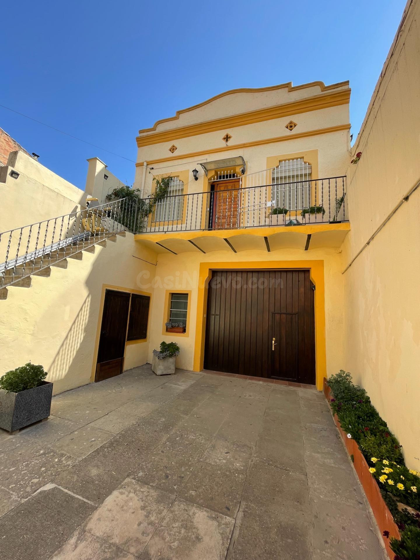 Magnífica casa amb encant a Calaf, gran pati i totalment equ - foto 3