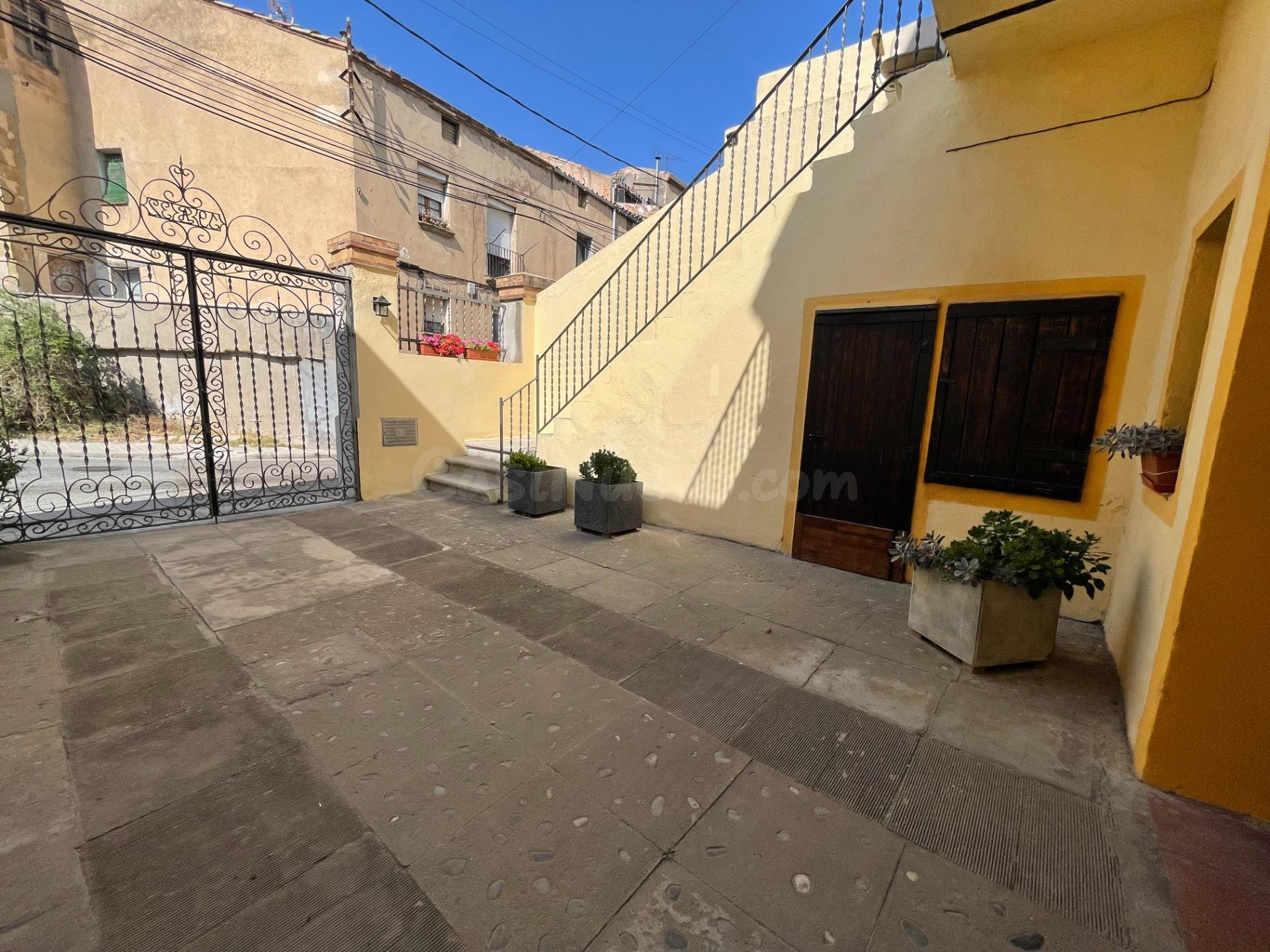 Magnífica casa amb encant a Calaf, gran pati i totalment equ - foto 4