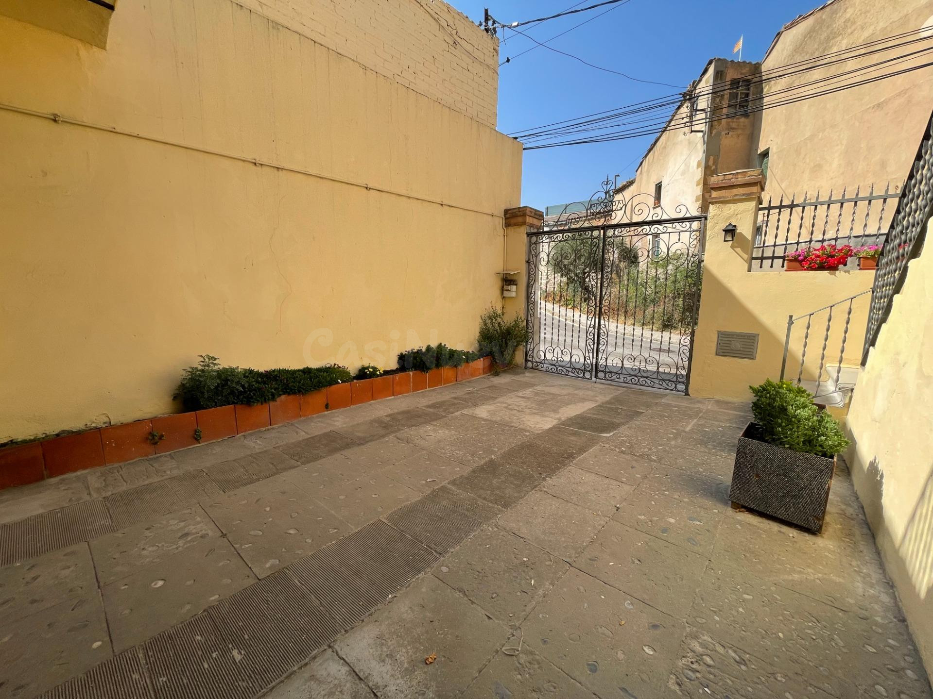 Magnífica casa amb encant a Calaf, gran pati i totalment equ - foto 5