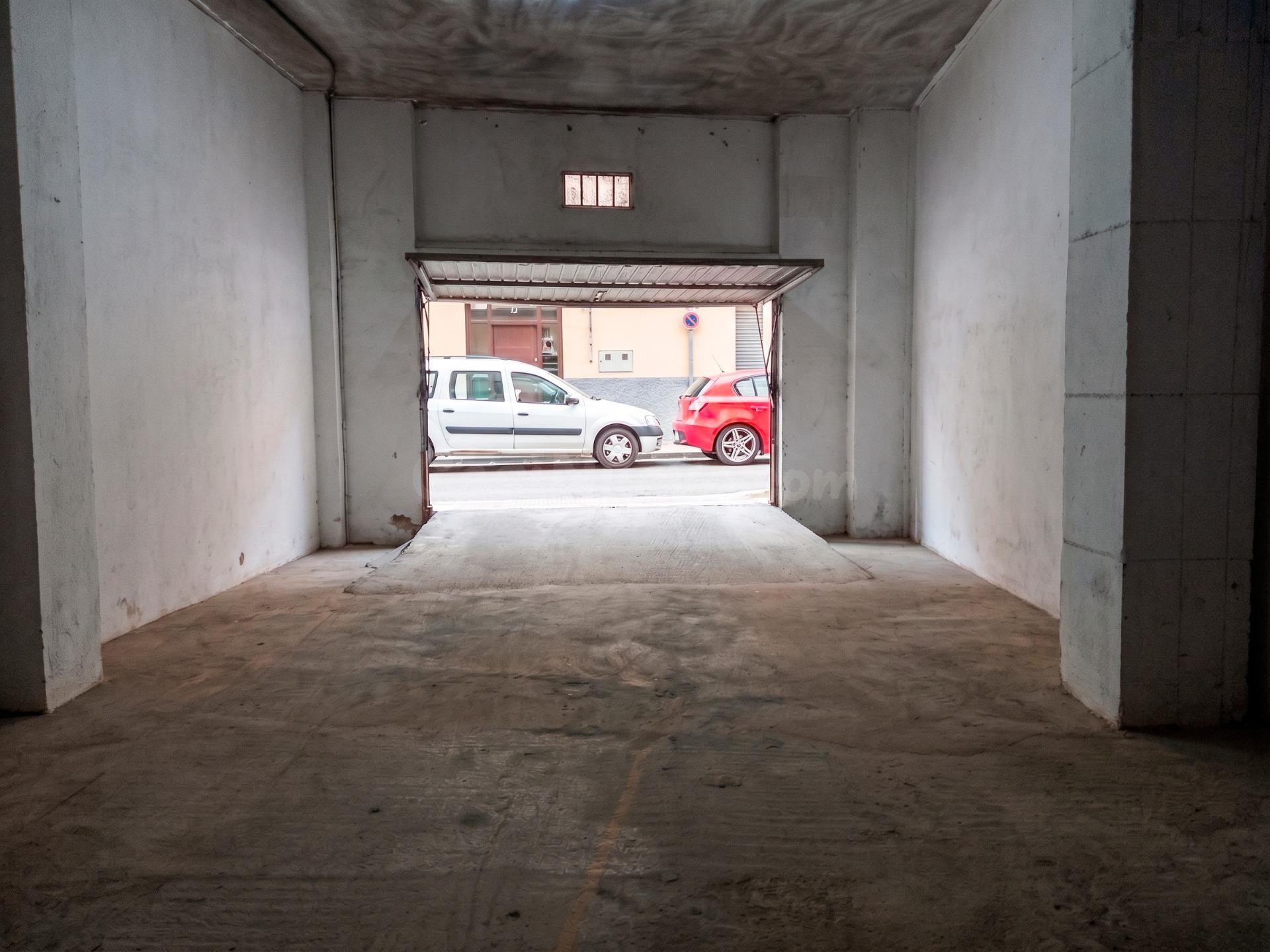 Garaje a pie de calle, amplio y con fácil acceso - foto 4