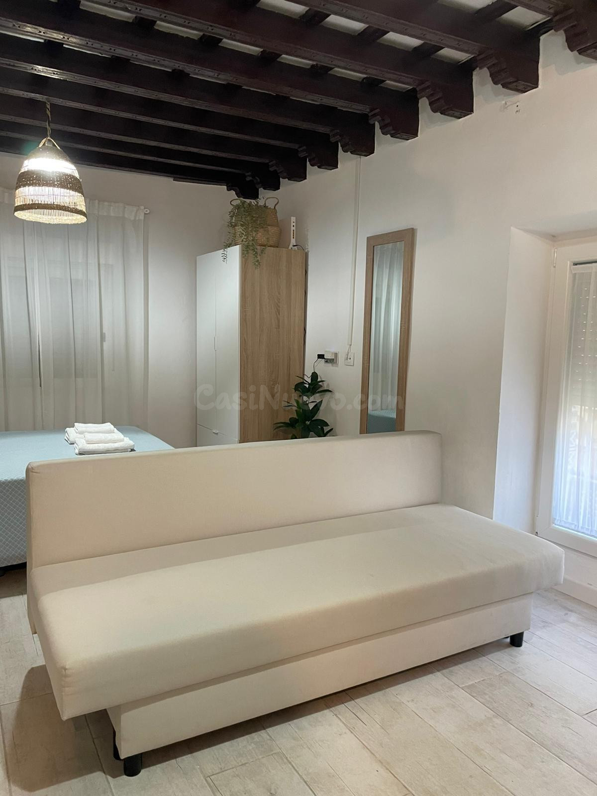 Oportunidad Única en el Corazón de Jerez: Propiedad con Licencia Turística ✨ - foto 2
