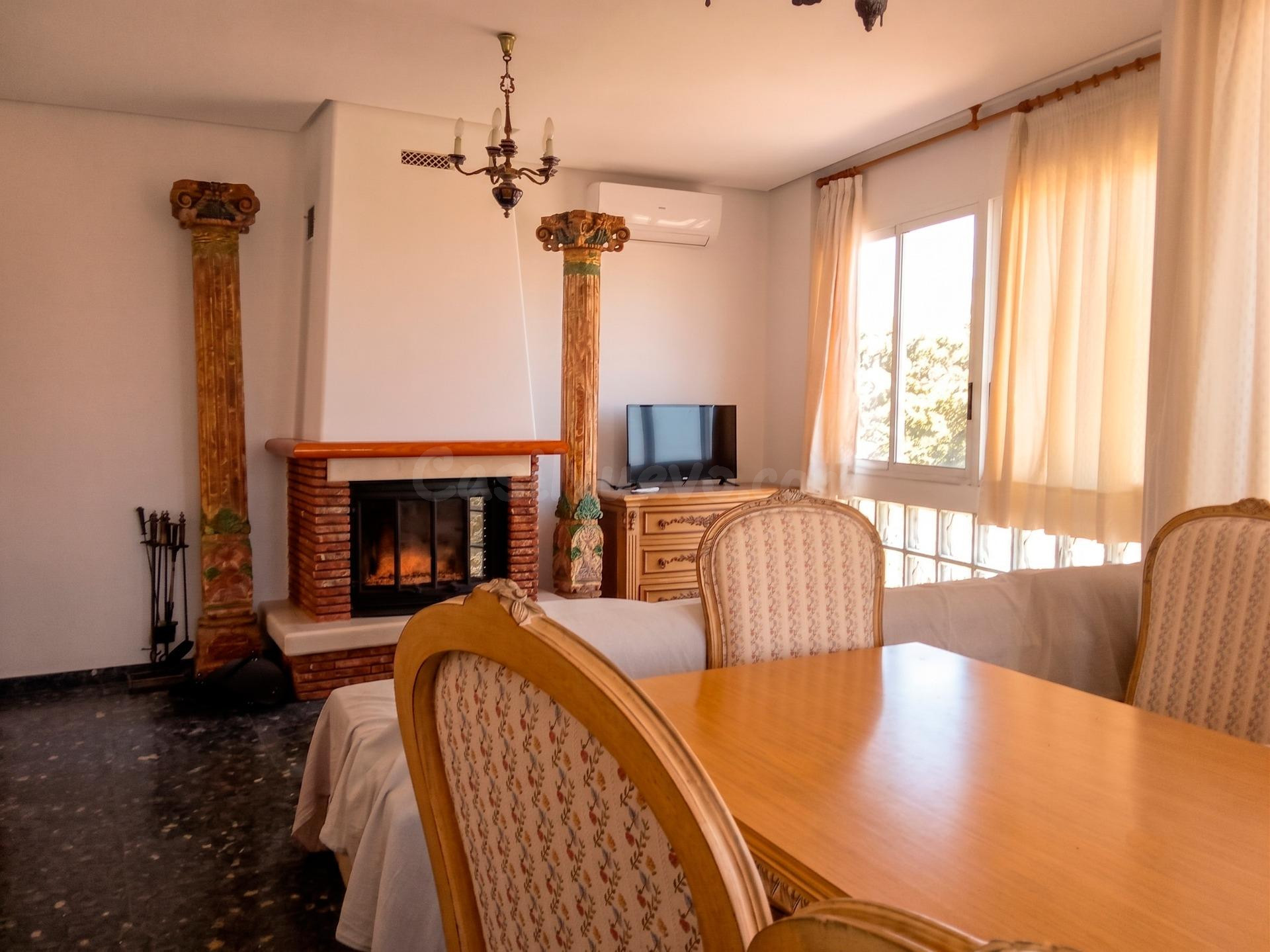 Luminoso y Carismático Piso en Alquiler: ¡Chimenea, Fabulosa