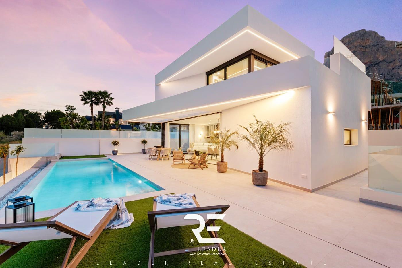 Villa 3 habitaciones 311m² en venta - Casco urbano