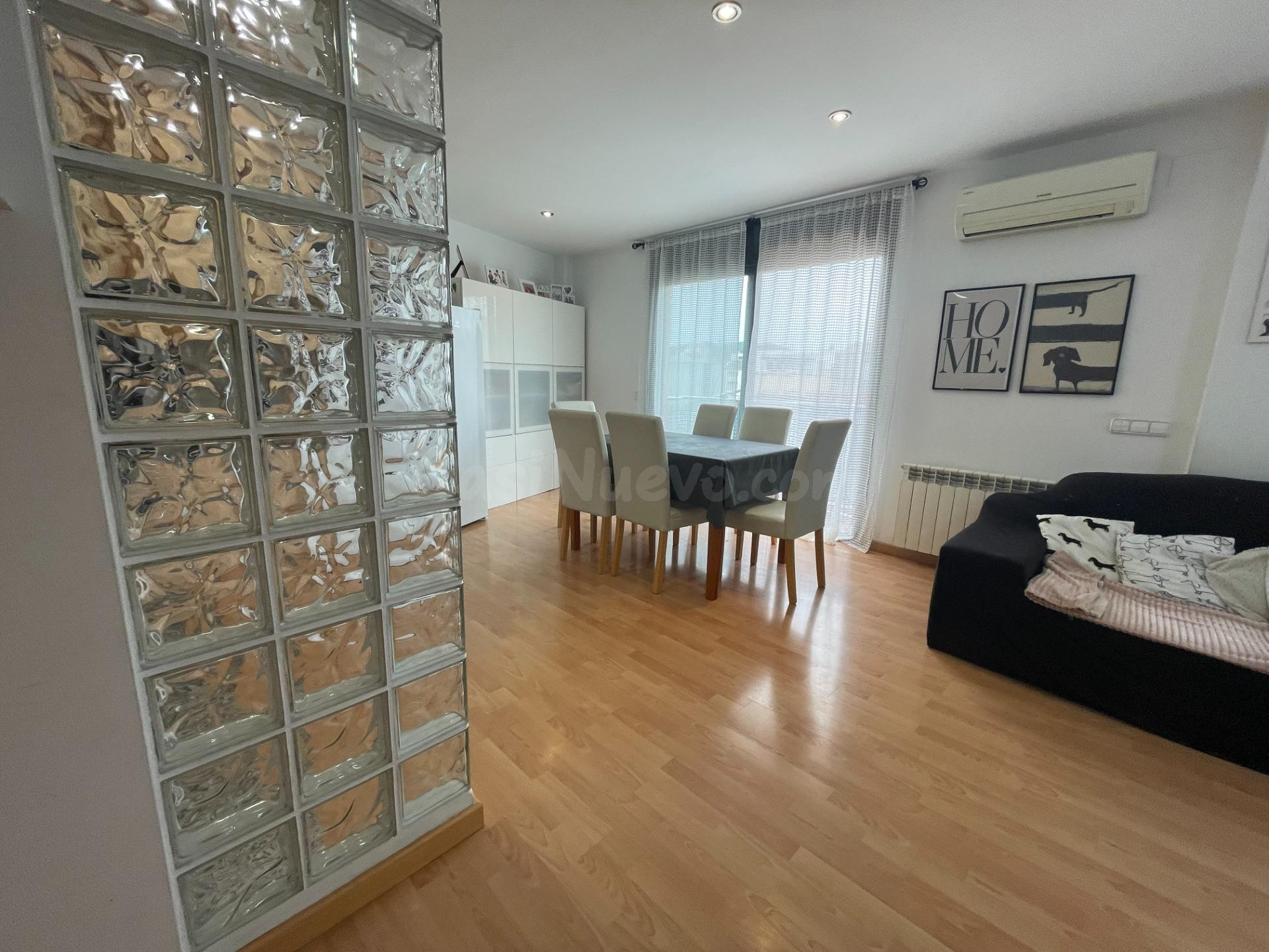 Magnífic dúplex llest per entrar a viure amb terrassa, saló- - foto 2