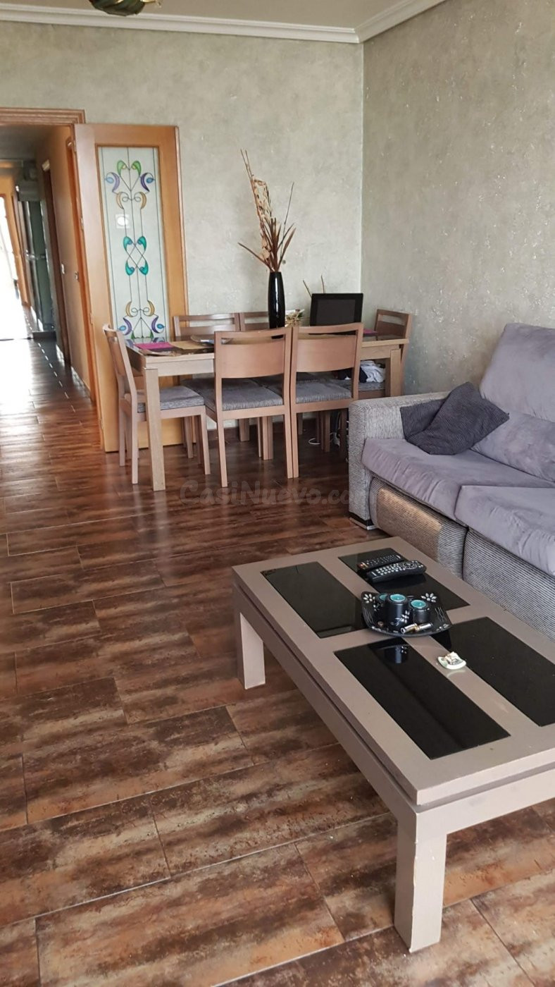 Apartamento de 3 dormitorios completamente reformado - foto 2