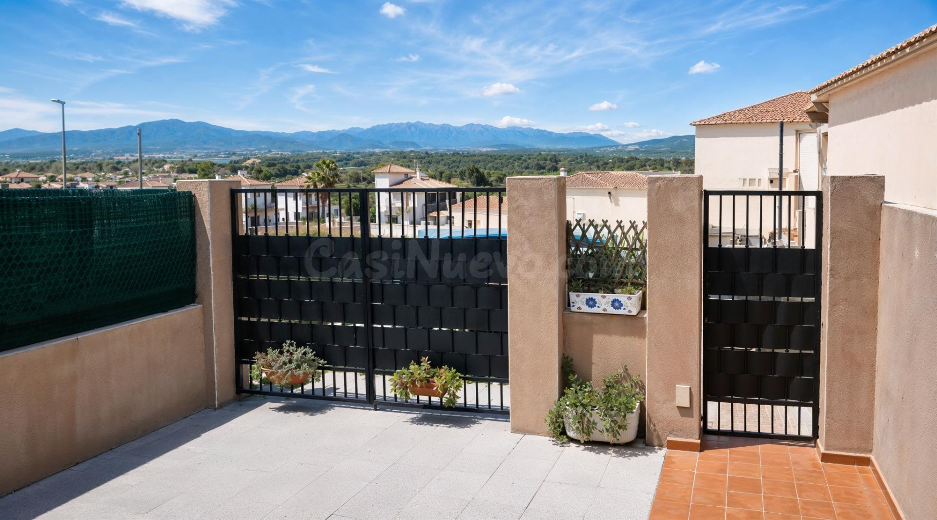 CASTALLA INTERNACIONAL: DOS DORMITORIOS, PATIO, PISCINA Y APARCAMIENTO EN LA PUERTA!! - foto 5