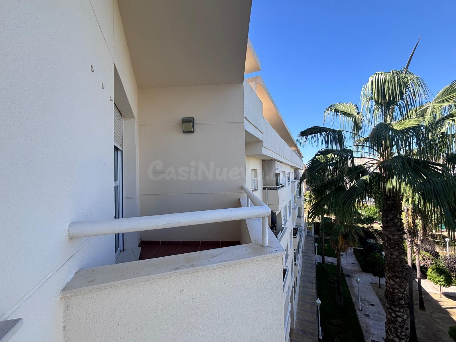 BONITO PISO EN ENTREPARQUES II.  ¡PARA ENTRAR A VIVIR! INCLUYE PLAZA DE PARKING Y AMPLIO TRASTERO EN SUBTERRÁNEO. - foto 3