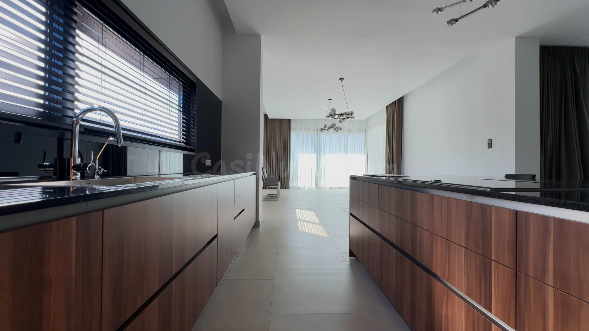 Se vende VILLA DE LUJO con SISTEMA INTELIGENTE, 1200m2 de pa - foto 4