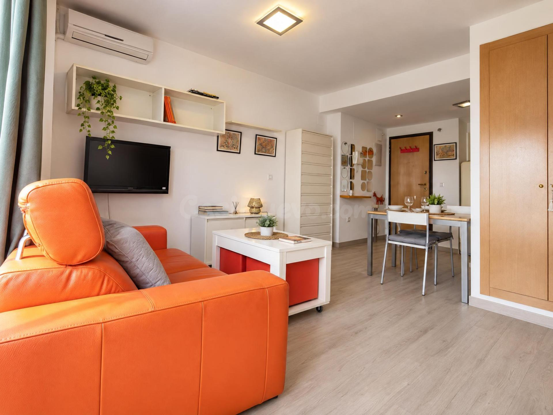 UN LOFT DE 36 M2 CON BALCÓN, GARAJE Y TRASTERO. PEQUEÑO SOLO - foto 3
