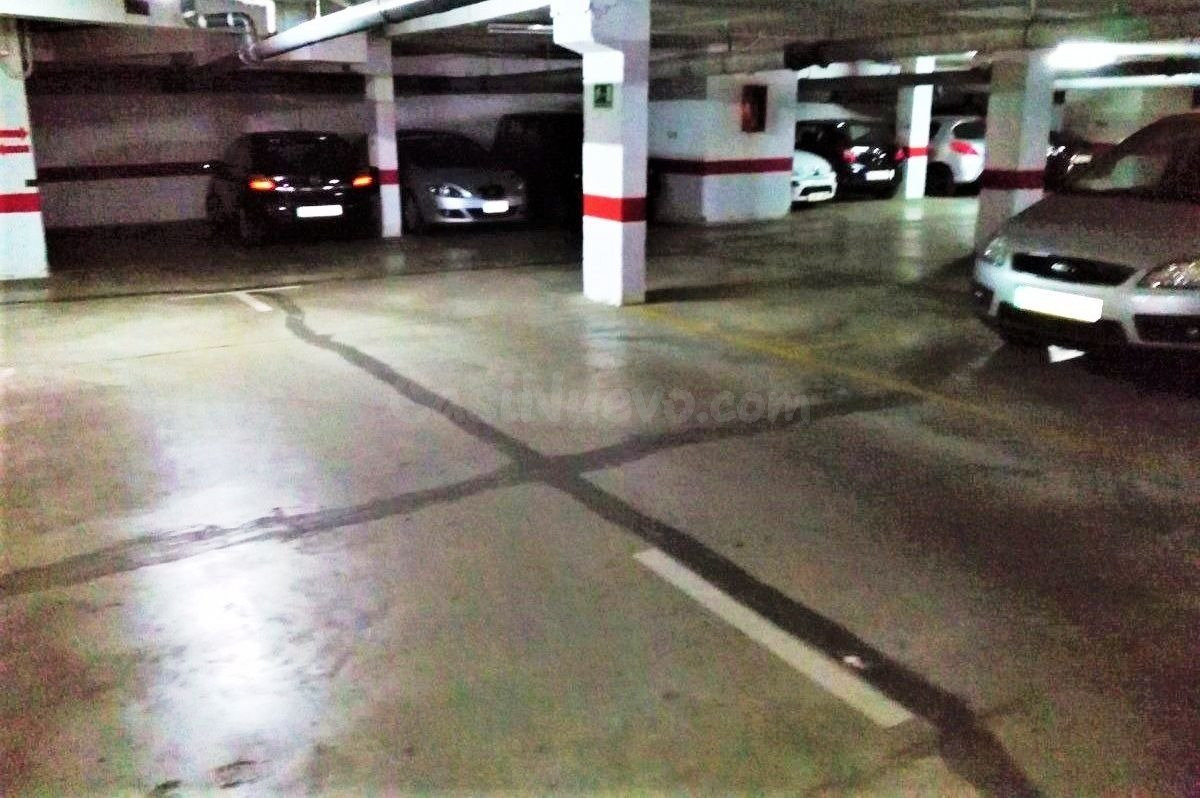 AMPLIA PLAZA DE GARAJE JUNTO AV ALMOGÁVARES!!!
