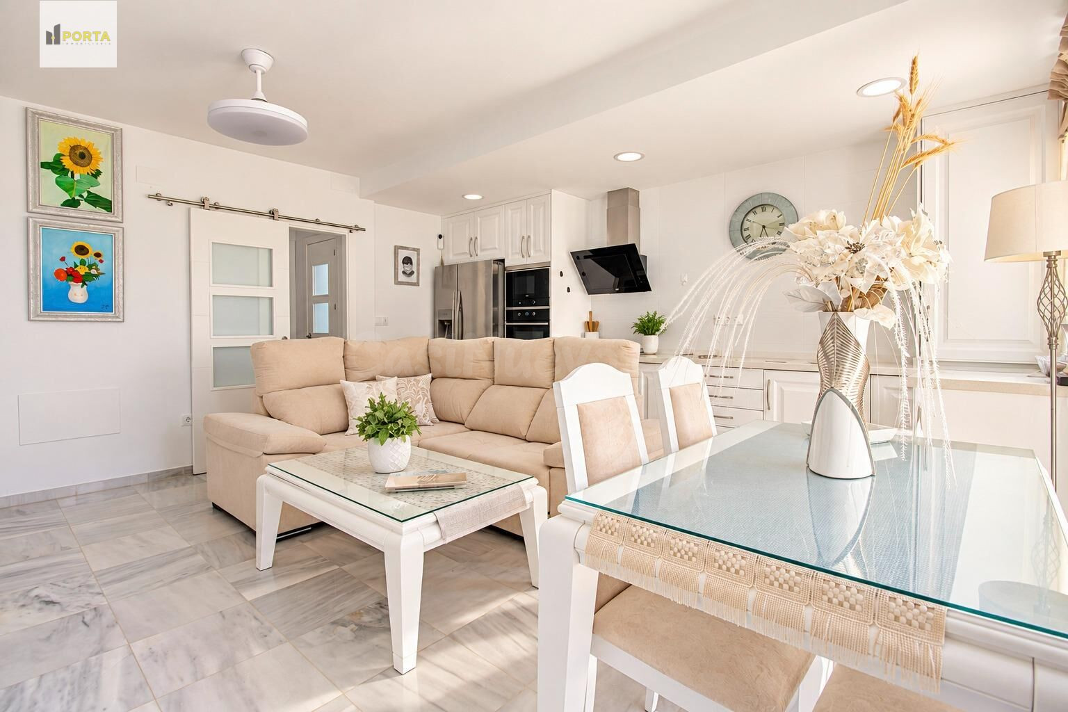 Apartamento con patio, lo que buscas. - foto 2