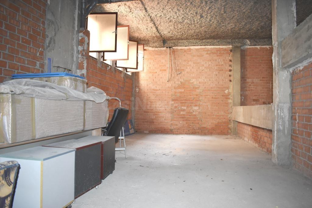 Alquiler. Local ideal almacén de unos 85 m2, con altillo, en - foto 3