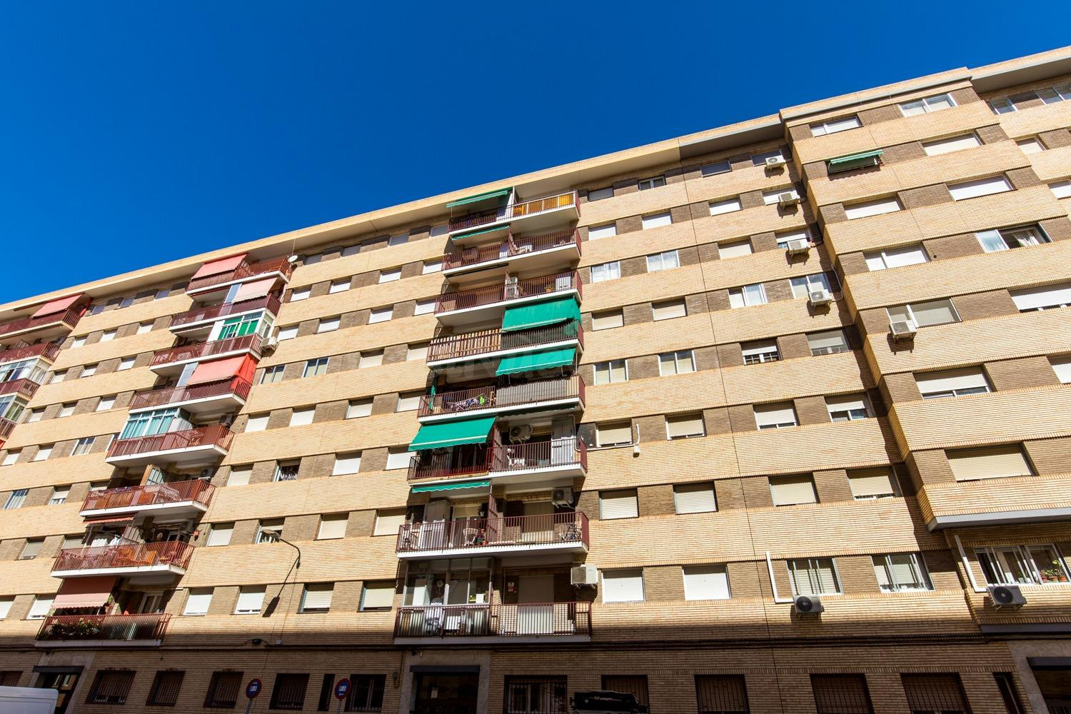 Piso de 3 dormitorios con terraza en el barrio de La Paz, Za - foto 3