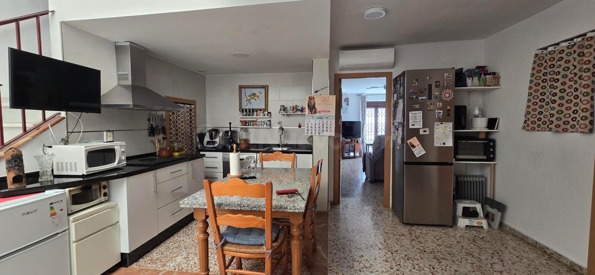 Excelente casa reformada en San Agustín con garaje y local i - foto 2