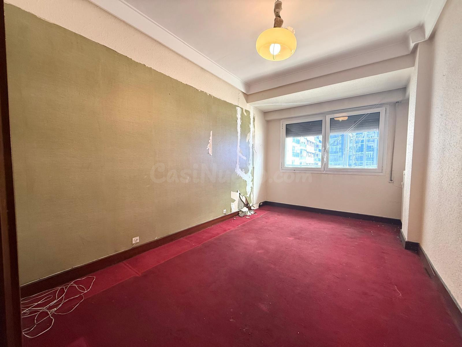 SUPER PISO EN AMARA CON MUCHOS METROS PARA REFORMAR