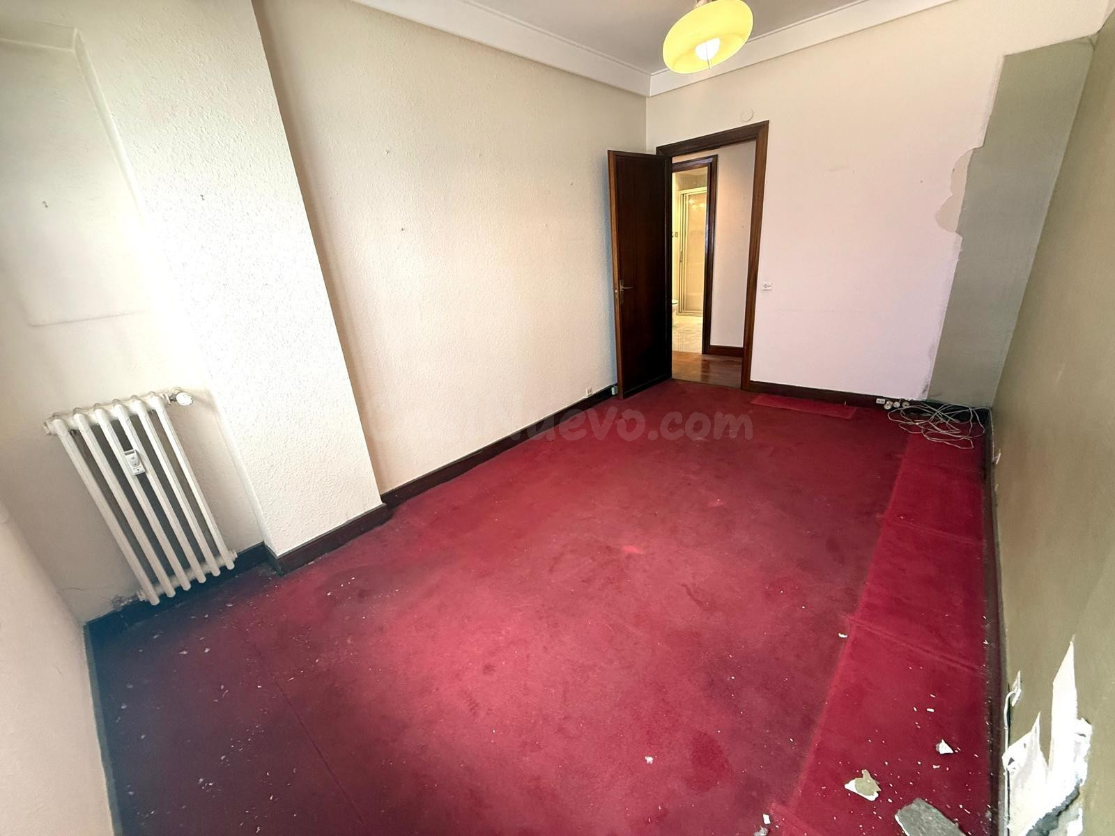 SUPER PISO EN AMARA CON MUCHOS METROS PARA REFORMAR - foto 2