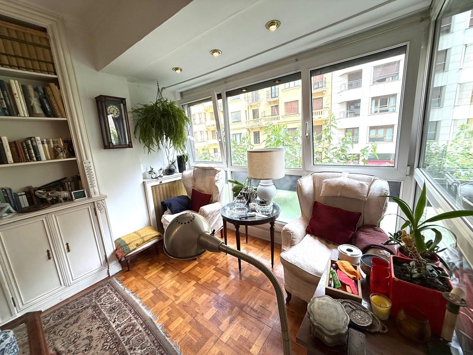 AMPLIO PISO EXTERIOR EN PASEO COLON 27 - foto 4