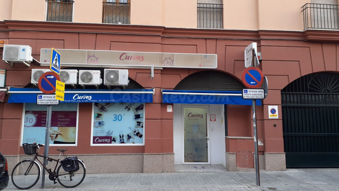 LOCAL COMERCIAL TOTALMENTE INSTALADO CON SALIDA DE HUMOS